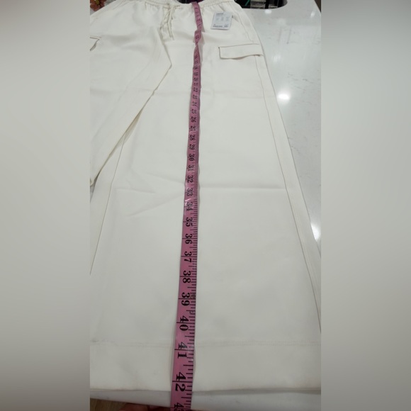 Athleta Ivory Wide-Leg Cargo Pants - Picture 11 of 16